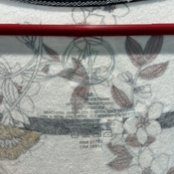 V neck tunic tee. Size medium. Like new. Great pattern and soft material. - Picture 3 of 4